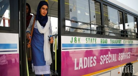 сексуалните посегателства шри ланка пускат автобуси жени