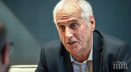 сигнална лампа лъвовете групата косово старта евроквалификациите