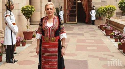 посланикът българия индия представи народна носия