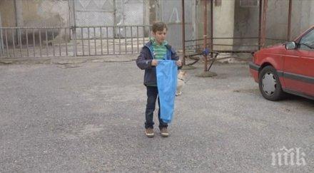 пример годишно дете събира отпадъци благотворителност