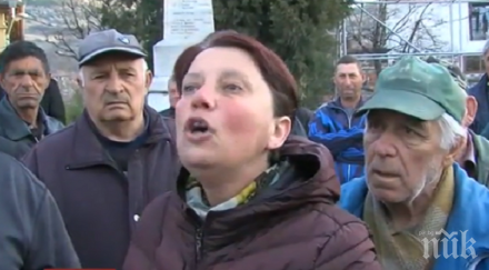 бунт цяло село скочи високата цена водата