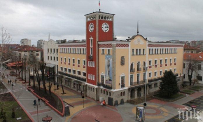 НА ДЪРЖАВНА ХРАНИЛКА: Зам.-кмет на Хасково живее в общинско жилище, без да е социално слаб 