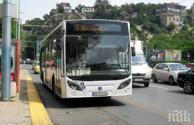 Спасиха припаднал възрастен мъж в автобус в Пловдив