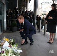 Принц Хари и Меган Маркъл отдадоха почит на жертвите на атаката в Крайстчърч (СНИМКИ)