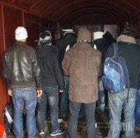 Заловиха нелегални мигранти на жп гарата в Пловдив