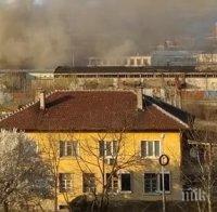 Голям пожар вилнее в цех във Враца (СНИМКА)