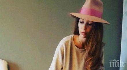 честитят нова дъщеря никол станкулова снимка