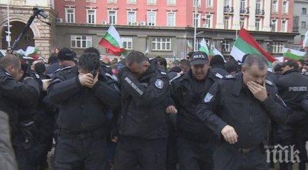 мвр шеф лютивия спрей протеста плакали… добре полицаите плакали хората