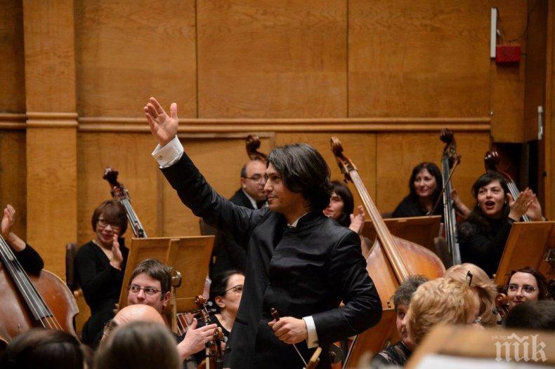 Германска фенка следва по петите наш диригент в София, Русе и Варна 