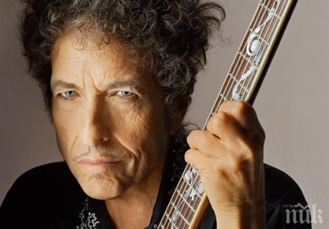 Продадоха китара на Боб Дилън за 187 000 долара
