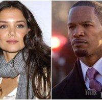 Кейти Холмс и дъщеря й се разходиха в гръцки лагер за бежанци