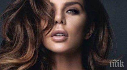 горещо анна седокова показа сочните гърди прати целувка