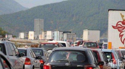 тапи колоната автомобили тунел витиня