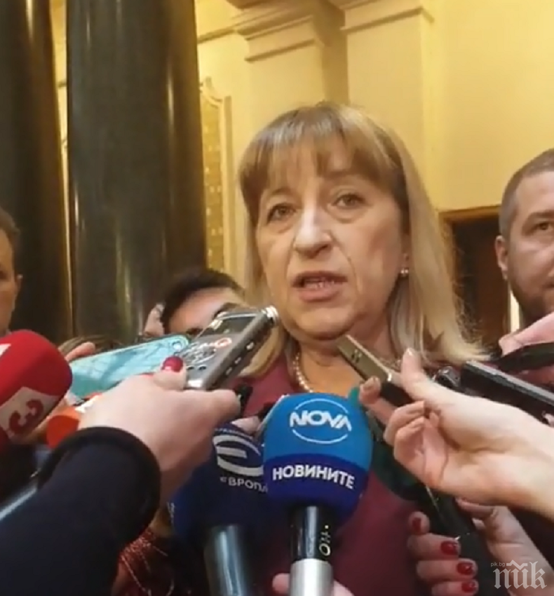 Цачева за оставката: Борисов не е оказвал натиск върху мен. Не желая името ми да му тежи