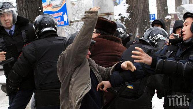 БЕЗРЕДИЦИ В КАЗАХСТАН: Полицията арестува десетки привърженици на опозицията