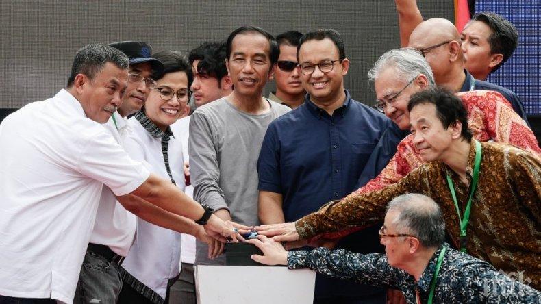 Еуфория в Джакарта - откриха първото метро