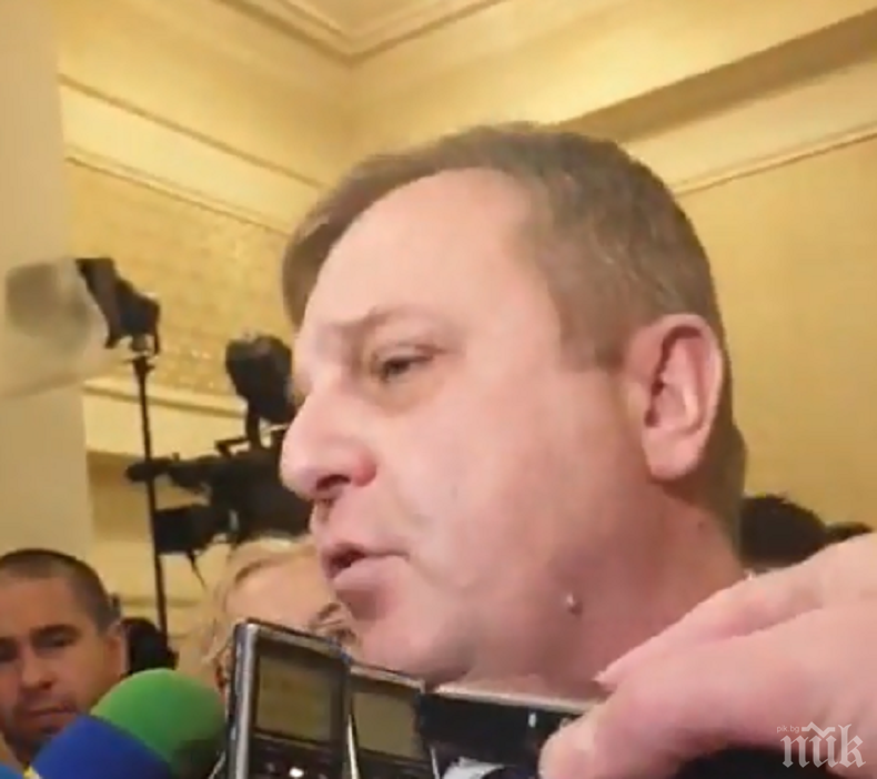 ПЪРВО В ПИК TV! Каракачанов проговори за скандалите с апартаментите: Намирисват на предизборна кампания (ОБНОВЕНА)