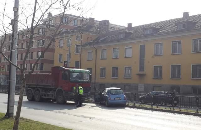 ПЪЛЕН АБСУРД: Странна катастрофа смая пловдивчани