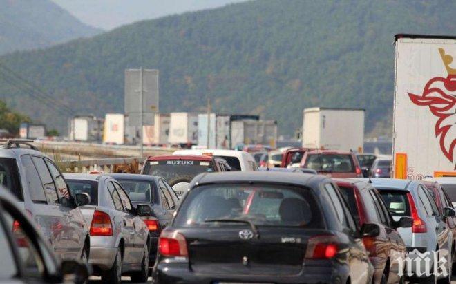 ТАПИ: 2 км е колоната от автомобили при тунел Витиня