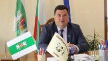 Кметът на община Трявна връчи грамоти на коректните данъкоплатци от туристическия бранш