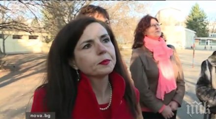 уволниха учителката аплодирала кючек клас