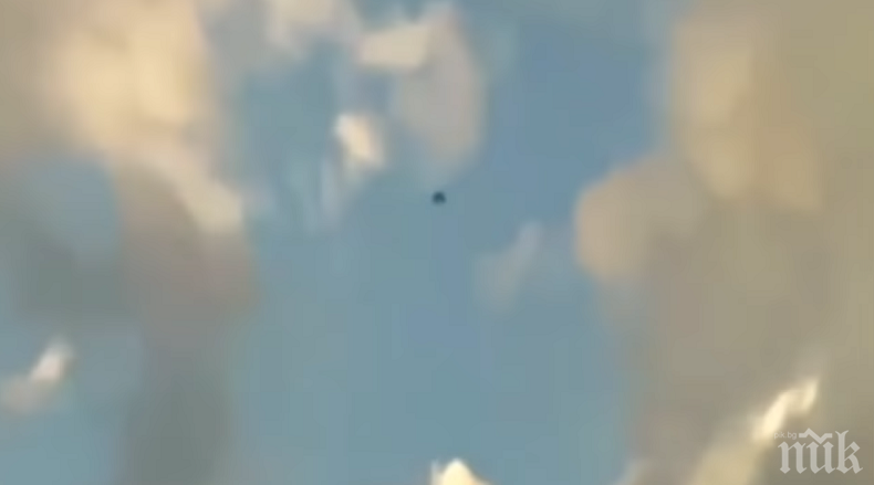 МИСТЕРИЯ: Уфолог снима летяща чиния над Мексико (ВИДЕО)