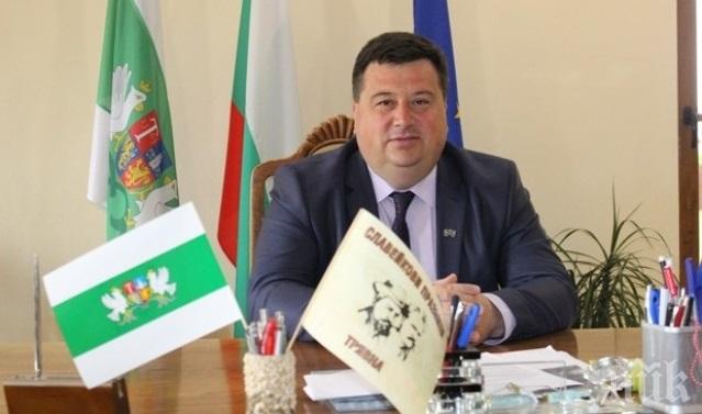 Кметът на община Трявна връчи грамоти на коректните данъкоплатци от туристическия бранш