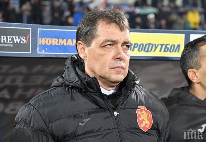 Националният селекционер Петър Хубчев недоволен от точката в Прищина, но хвали играчите си за ...