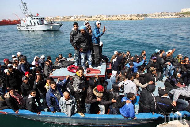 Мигранти отвлякоха танкер в Средиземно море