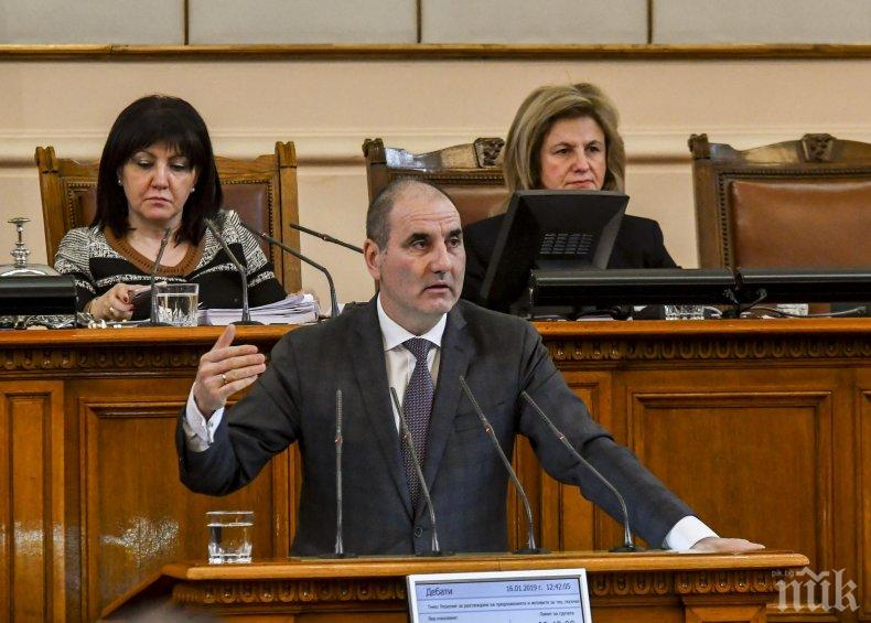 В ОЧАКВАНЕ: Цветанов се прибира от Щатите - каква ще е съдбата му