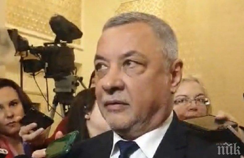 ПЪРВО В ПИК TV: Валери Симеонов притеснен за работата в парламента и след новината за Дариткова
