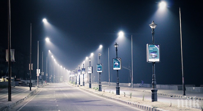 Обновяват уличното осветление в Разград
