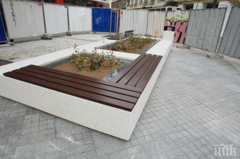 Премахват загражденията на площад Гарибалди в столицата