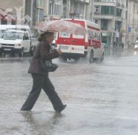 Жълти и оранжеви кодове за валежи в страната