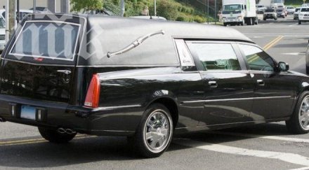 пияни апаши задигнаха катафалка