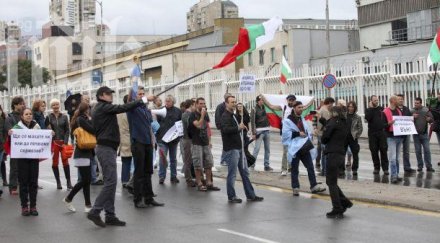 пламен орешарски блокиран протестиращи дома