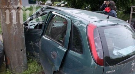 шофьор без книжка удари стълб три момчета пострадаха