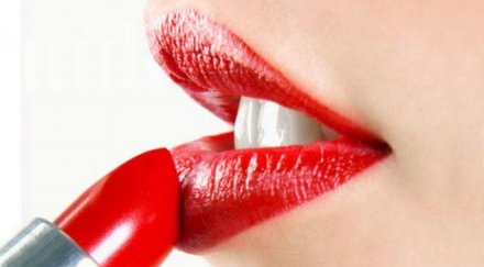 жена сбърка супер лепило червило