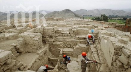 откриха императорска гробница изправени мумии 1300