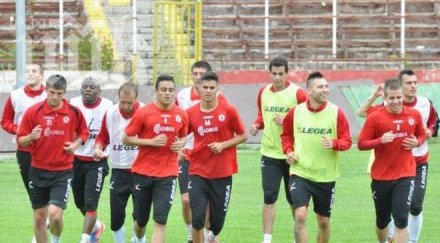 двама започнаха тренировки цска