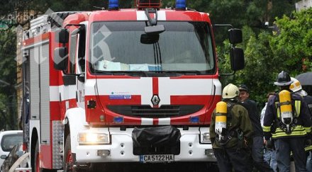 пожарна кола катастрофира насред потопа кубрат