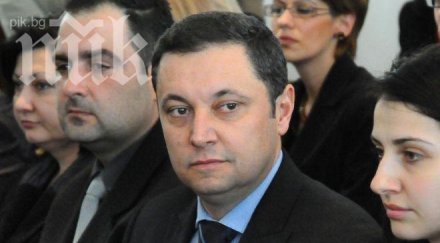 янето ходя протестите стоя встрани забележат кеворк поиска коментатор обновена