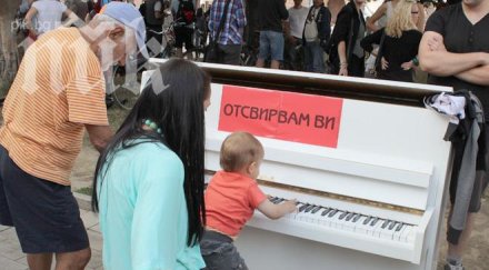 жената иво прокопиев протестира орешарски