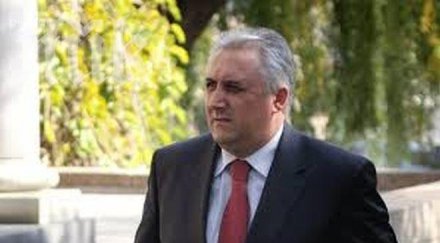 дикме хората изгонят герб камъни цветанов върне власт