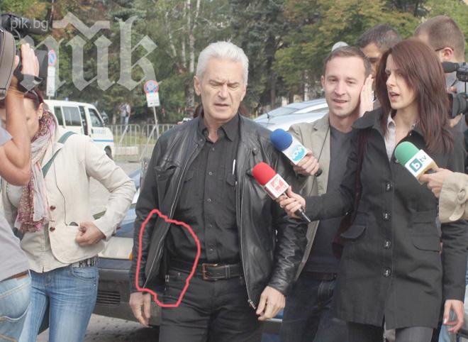 Валери Симеонов пред ПИК: Внимание! Волен може да влезе в ролята на Рамбо и да направи кървава касапница в парламента