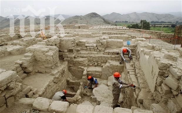 Откриха императорска гробница с изправени мумии на 1300 г. 

