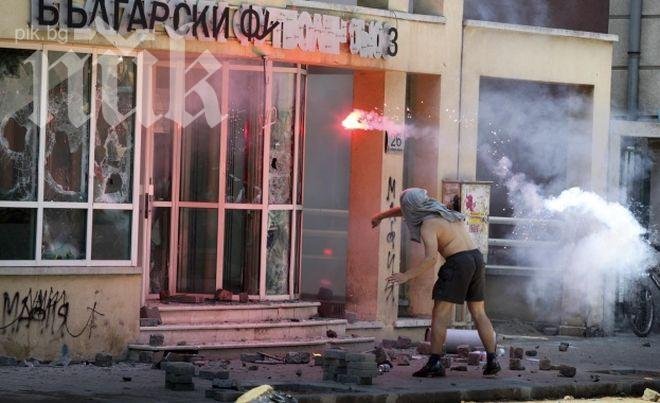 Масови арести сред агитката на ЦСКА, МВР запечата Армията