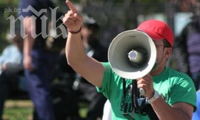 Режисьорът Евгений Михайлов: Искам политическо убежище