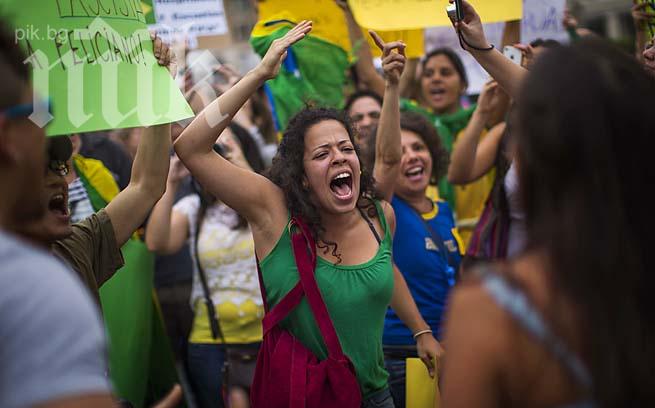 Ожесточените протести в Бразилия взеха  жертва