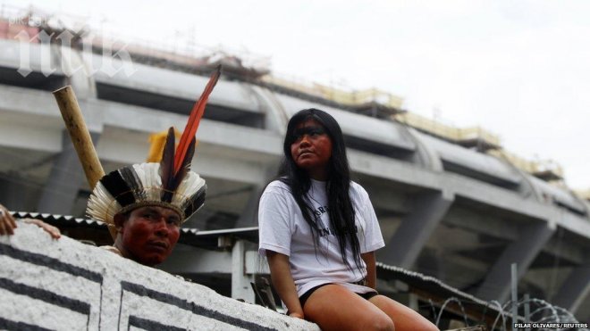 Протестиращи бразилци окупират стадион Маракана в Рио 